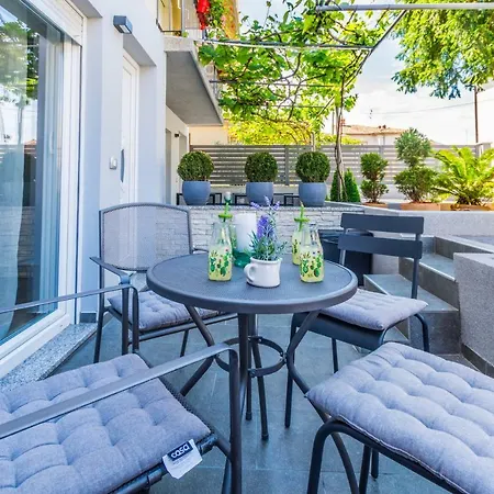 Lavanda Maslina - New Luxury شقة